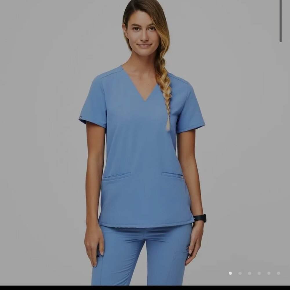 Figs casma three pocket scrub top